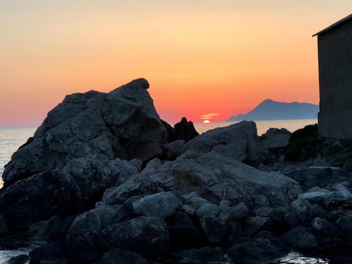 Nisaki Mathraki B&B Kültér fotó