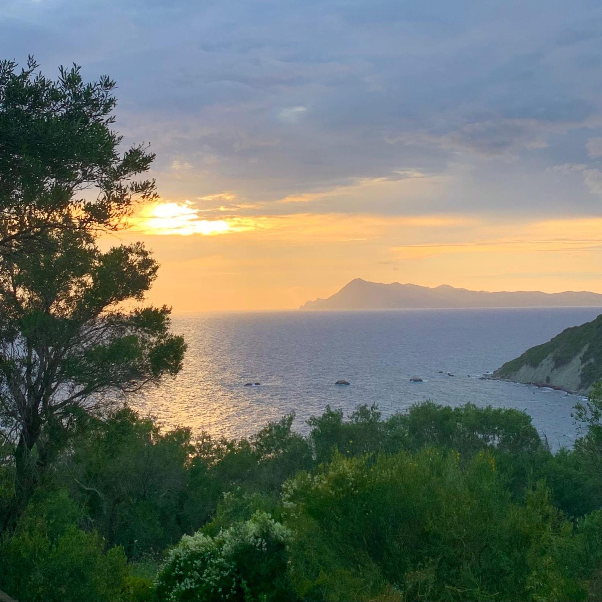 Nisaki Mathraki B&B Kültér fotó